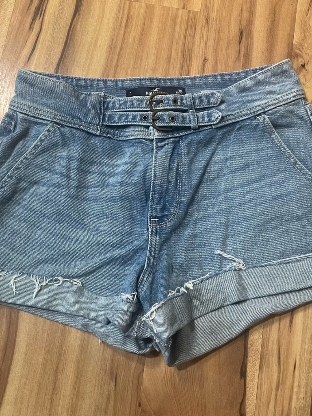 Hollister High-Rise Mom Shorts with Double Buckle Belt & Cuffed Hem Sz 7